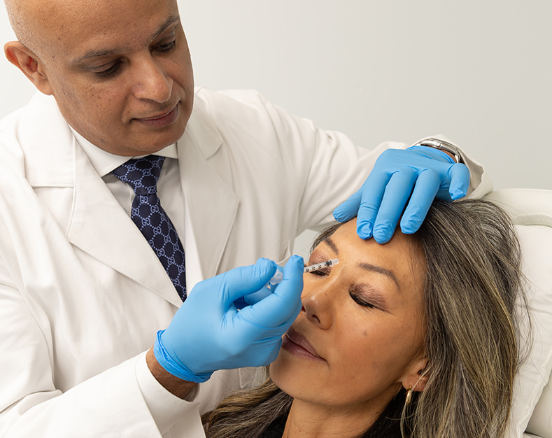 Dr. Jaffer injecting BOTOX into patients forehead